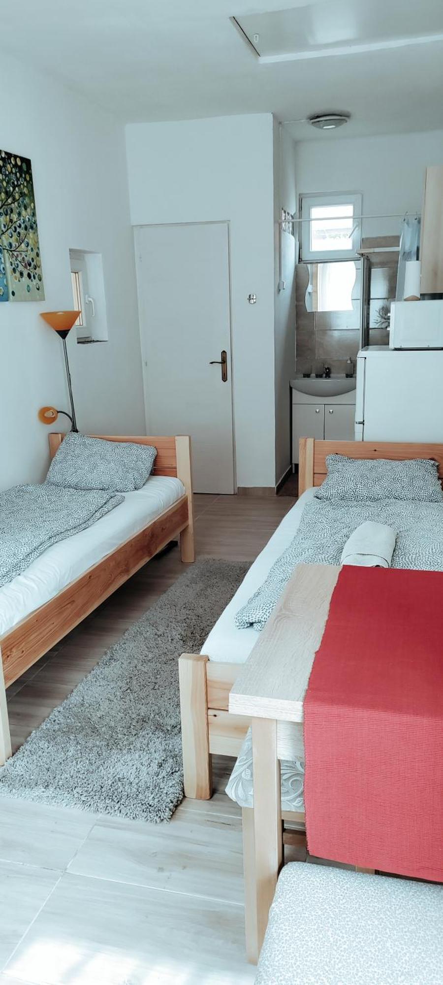 Napfeny Apartmanhaz Balatonberény Rom bilde